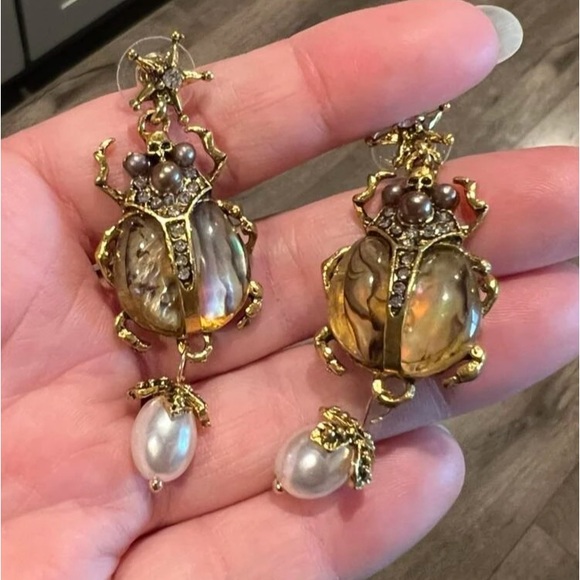 Unique👑✨Regal Royal Beetle Antique Gold Abalone Bedazzled Pearl Drop Ear… - Picture 6 of 11
